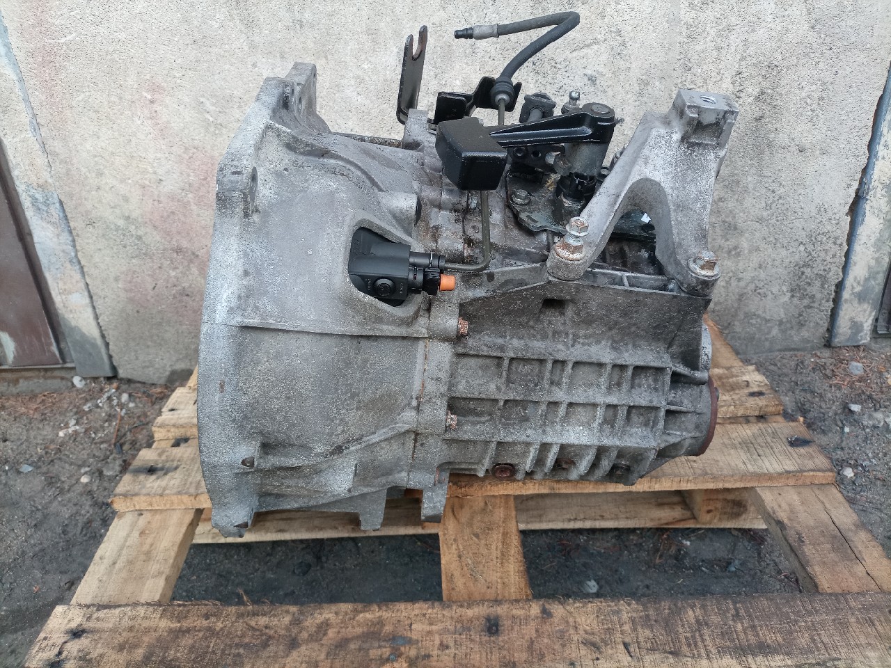 КОРОБКА ПЕРЕДАЧ МЕХАНІКА / МЕХАНІЧНА FORD TRANSIT CONNECT TURNEO 1.6 TDCI DV6R-7002 ZAB 