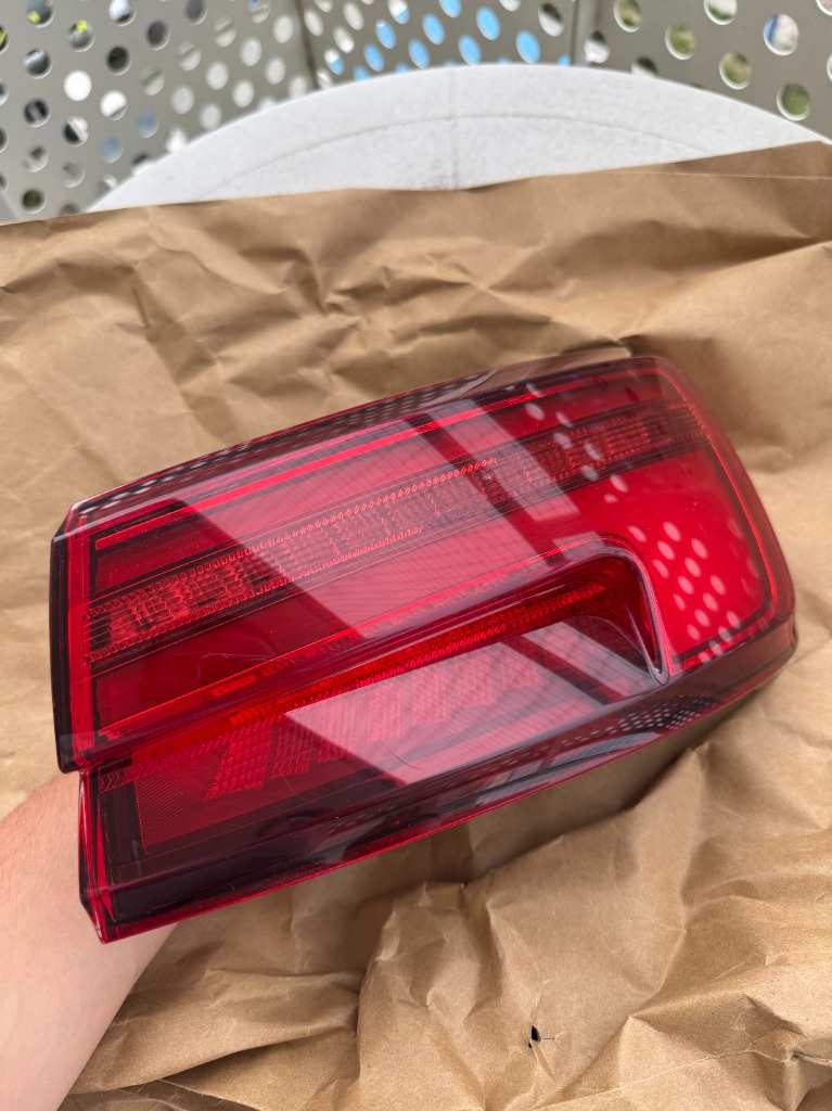 ФАРА DO AUDI A3 8V СЕДАН ПРАВА ЗАДНЯ 8V5945092 ОРИГІНАЛ ПРАВИЙ ЗАД 