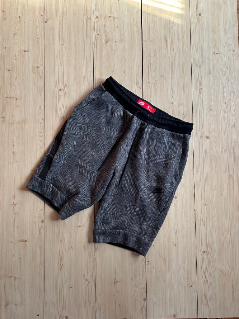 Nike Tech Fleece Allover Print Short szorty roz. M Jelenia Góra Kup teraz na Allegro Lokalnie