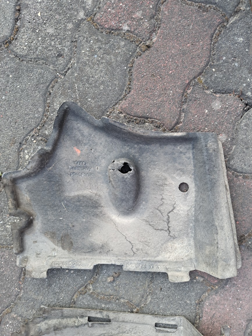 ЗАХИСТ ДНА AUDI A6 C7 ПРАВИЙ ПЕРІД 4G0 825 202 