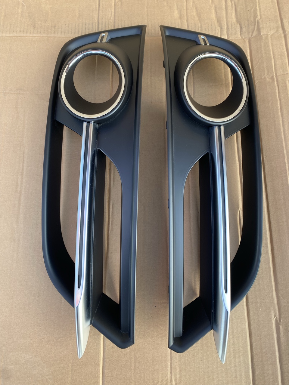 РЕШІТКИ БАМПЕРА AUDI S8 4H0807679F/680F 