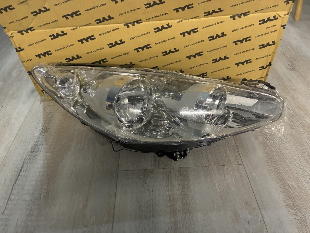 НОВА ПРАВА ФАРА TYC 20-14197-05-2 PEUGEOT 308 