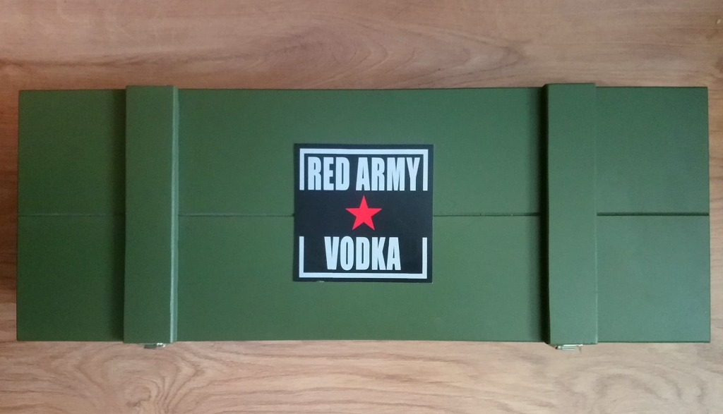 Red Army Wodka Zestaw Skrzynia Karabin Granat 1 2l Kup Teraz Za 300 00 Zl Torun Allegro Lokalnie