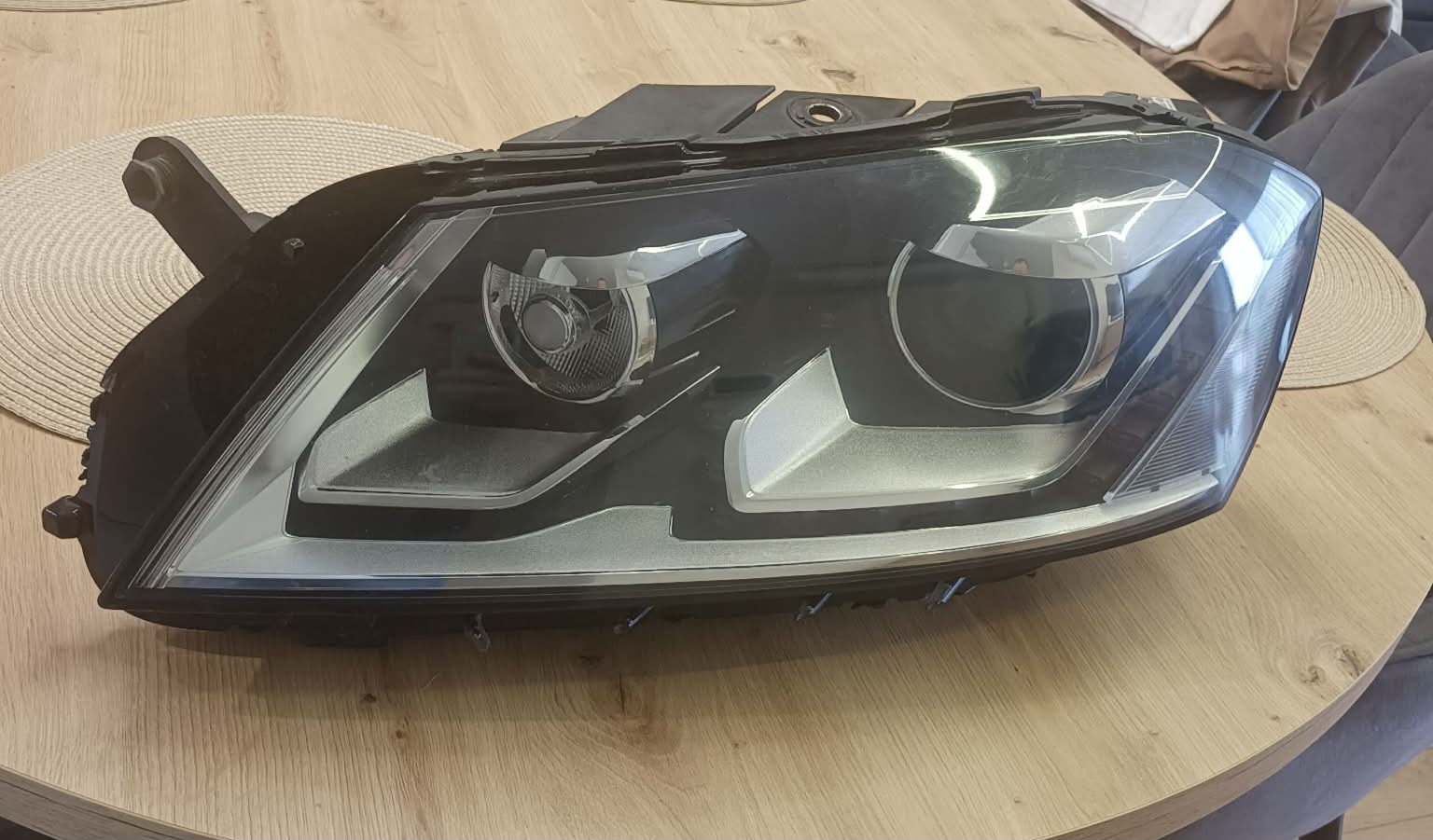 ФАРА ПЕРІД ЛІВА VW ПАСАТ B7 КСЕНОН LED (СВІТЛОДІОД) 3AB941751 