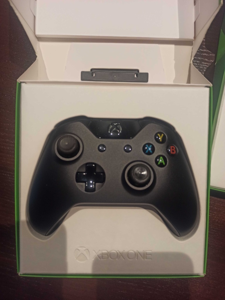 Zdjęcie oferty: Pad kontroler Xbox One bezprzewodowy 1697 czarny