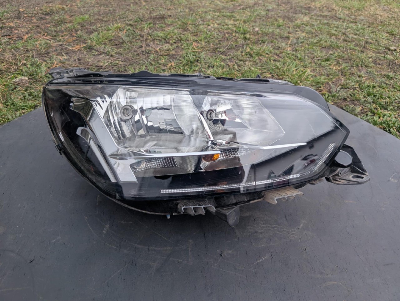 ФАРА ПРАВИЙ ПЕРІД PEUGEOT 208 II OE 9823193580 