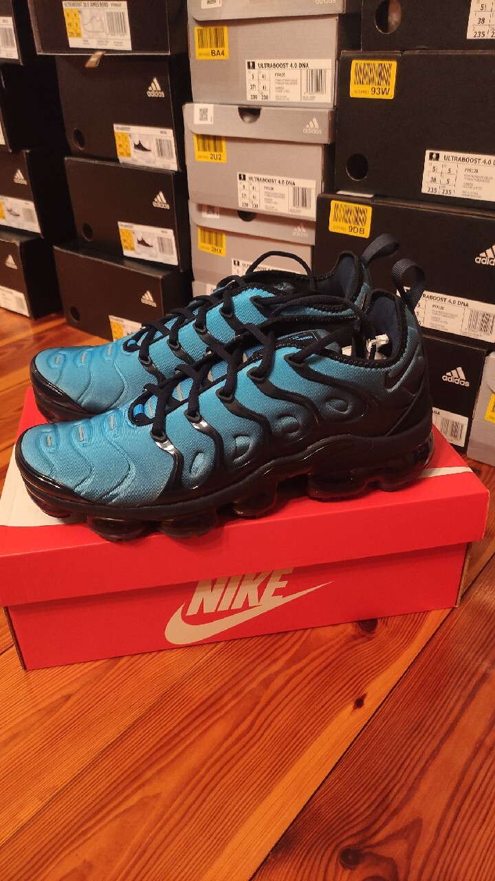 nike vapormax plus obsidian