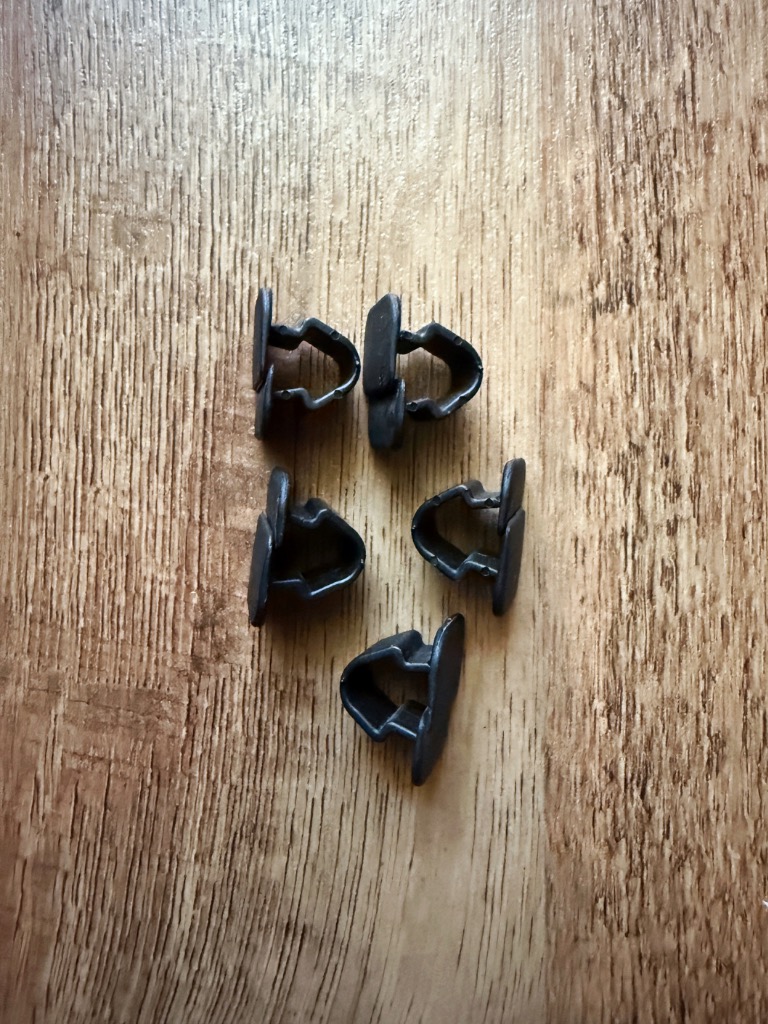 КЛІПСИ ЗВУКОІЗОЛЯЦІЯ ЗВУКОІЗОЛЯЦІЯ КАПОТУ ROMIX 50146Z AUDI SEAT SKODA VW 5 ШТУК 