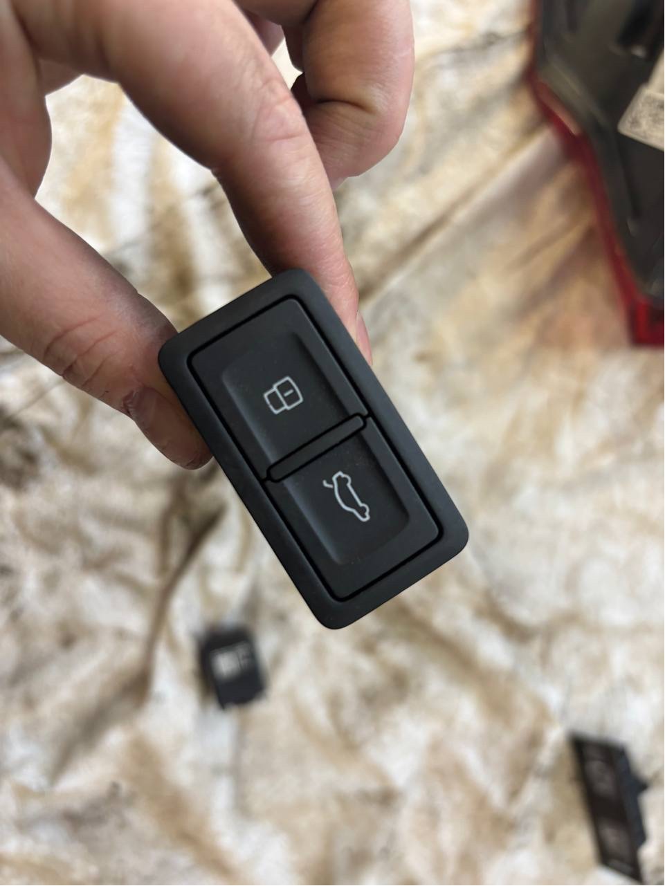 AUDI A4 КНОПКА ВІДКРИТТЯ КРИШКИ БАГАЖНИКА 4G0959831 