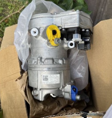 ОРИГІНАЛЬНИЙ КОМПРЕСОР ПОВІТРЯ DENSO 4K0 816 798 D 