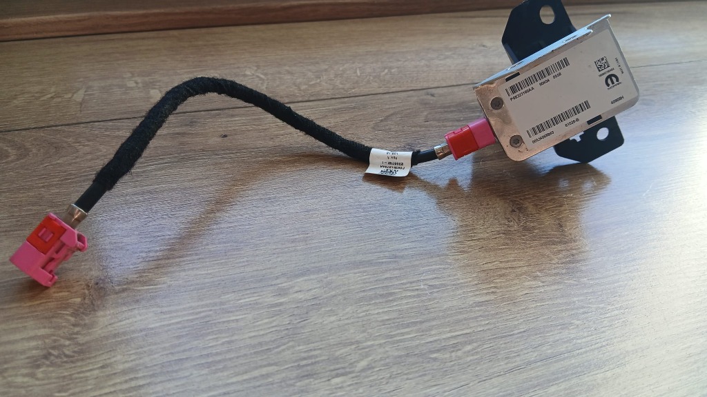 АНТЕНА GPS ПІДСИЛЮВАЧ ПЛАВНИК 68323160AA JEEP GRAND WK2 DODGE DURANGO 
