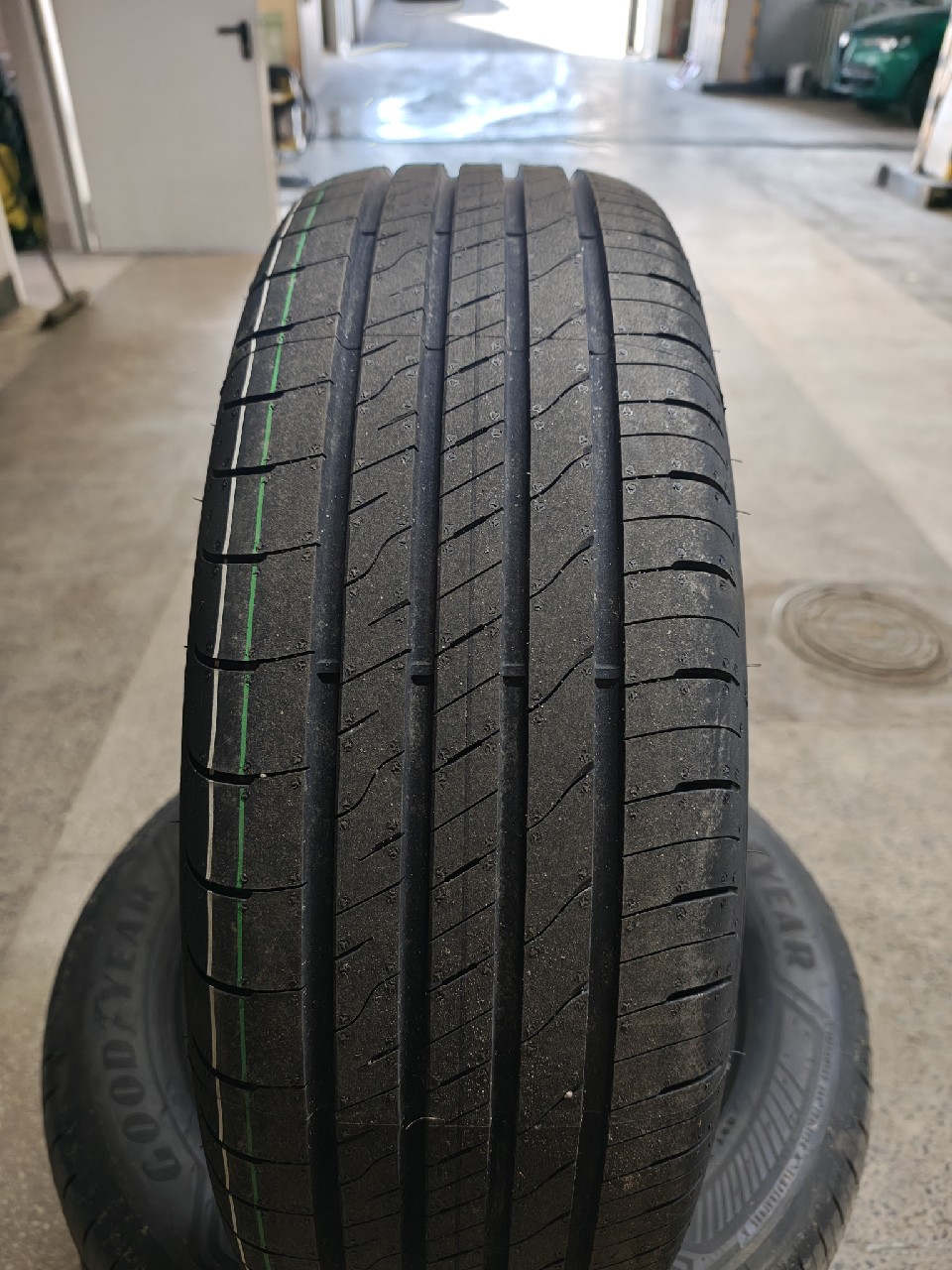 ШИНИ ЛІТНІ GOODYEAR EFFICIENT GRIP 2 215/60R17 DOT 4425 