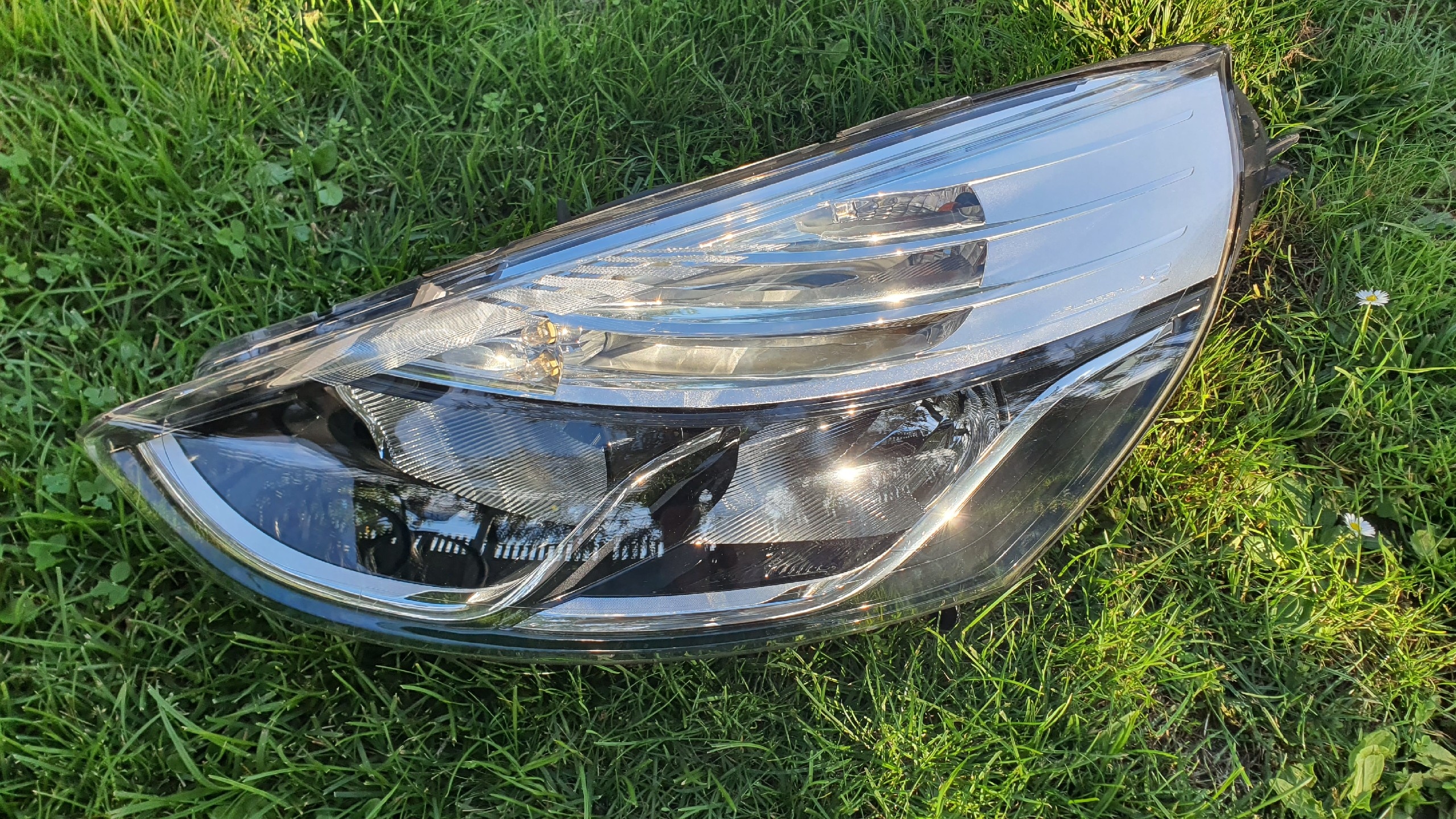 ОРИГІНАЛ ФАРА ЛІВИЙ ПЕРІД RENAULT CLIO IV 2012-2020 260601850R 