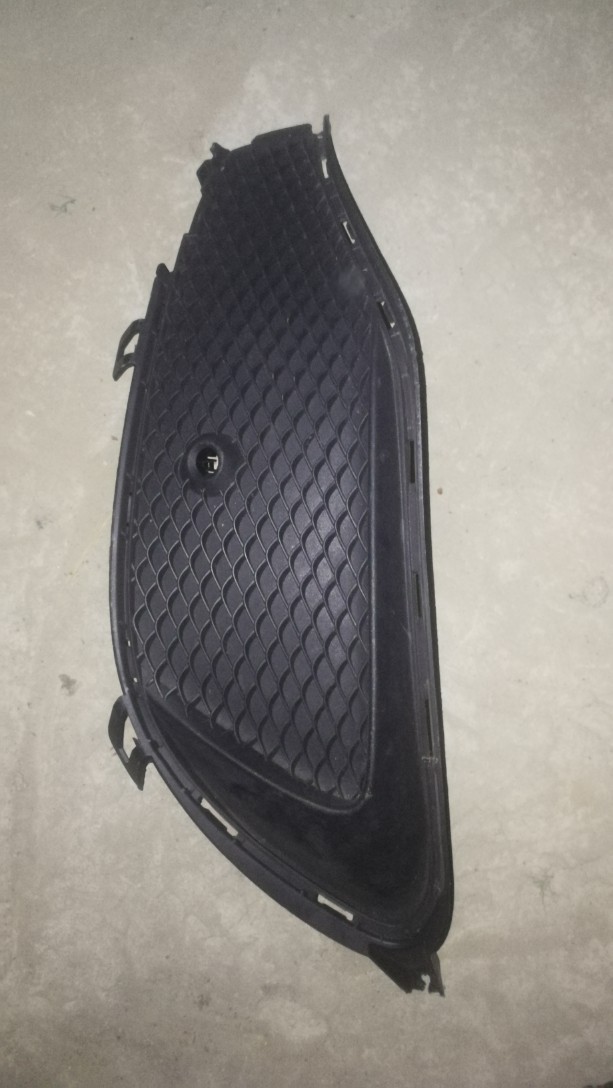 1178857600 РЕШІТКА БАМПЕРА ПЕРЕДНЬОГО MERCEDES CLA 117 ПРАВА 
