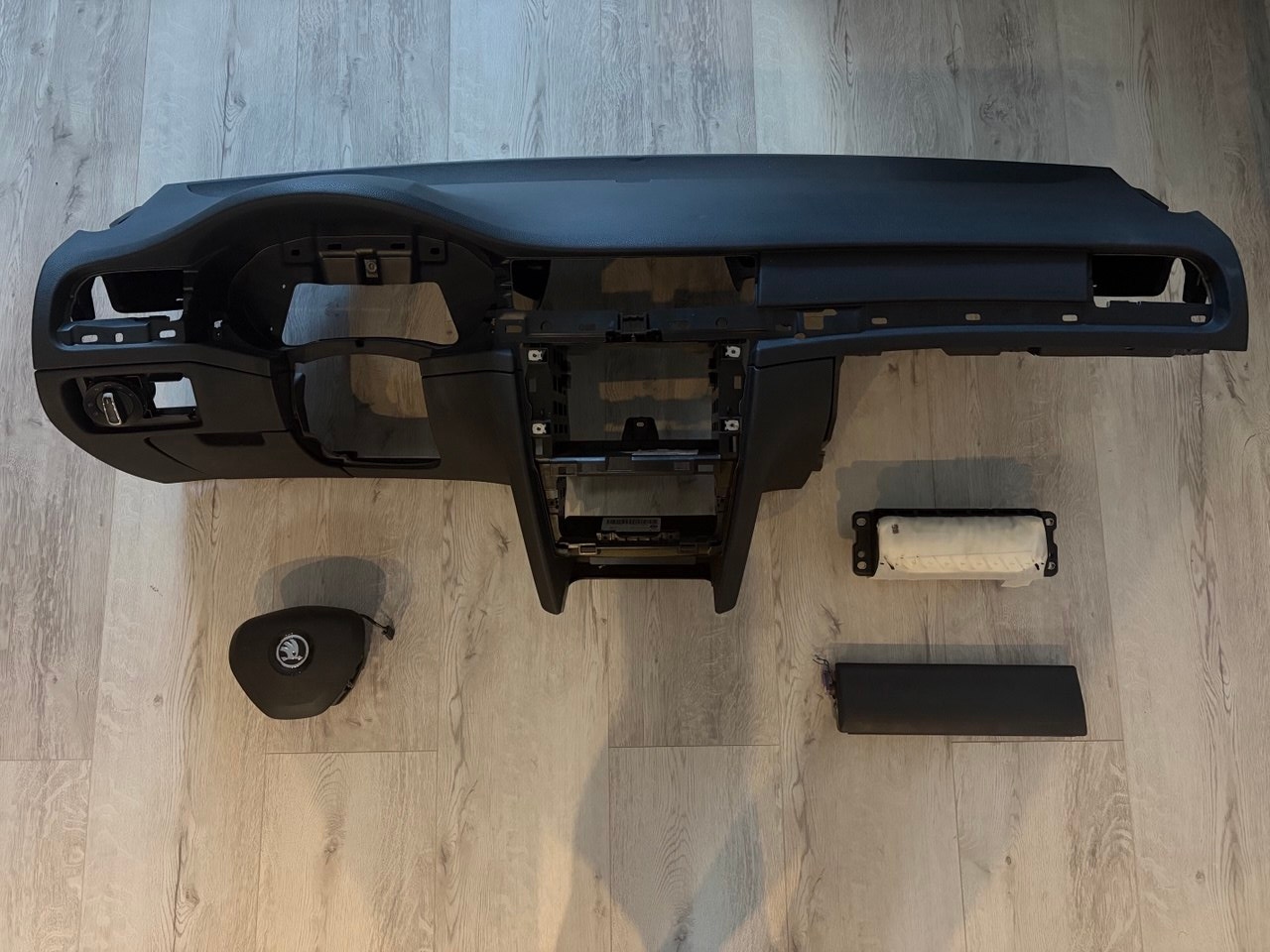 SKODA SUPERB II РЕСТАЙЛ 14R ТОРПЕДО КОНСОЛЬ AIR BAG ДОШКА РОЗПОДІЛ 3T1857007 