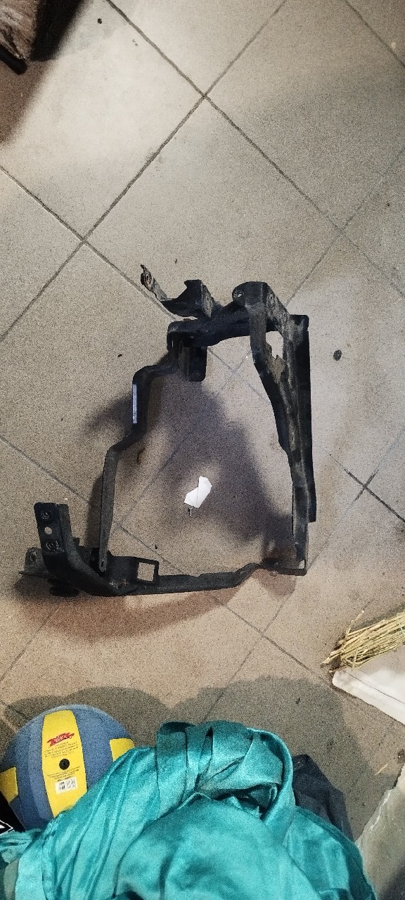 ОКУЛЯР ФАРИ ПЕРЕДНЄ MERCEDES W 204 ПЕРЕД РЕСТАЙЛ AMG ЛІВИЙ OE - 204626044 
