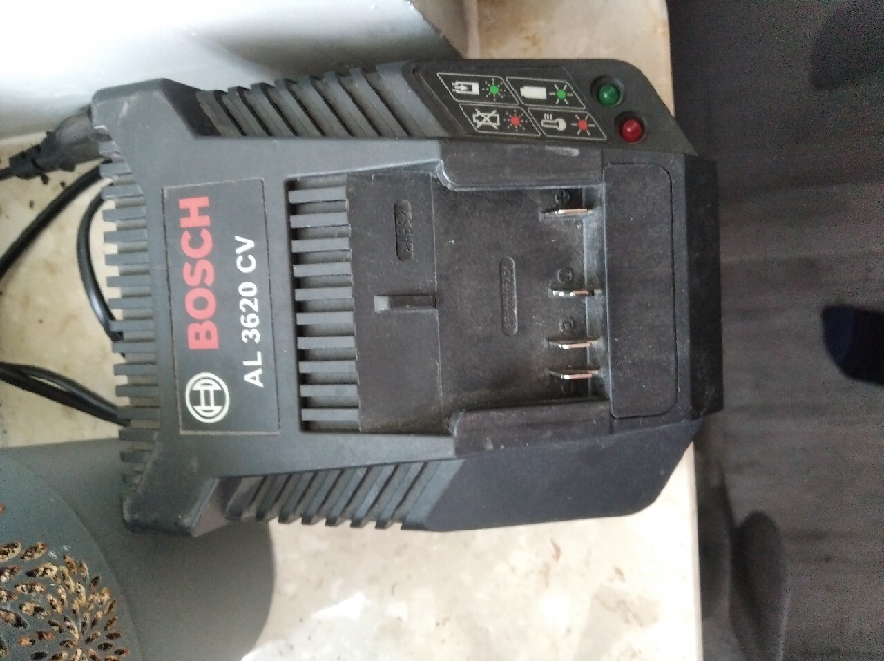 Chargeur Rapide Bosch AL 3620 CV - Pour Outils Sans Fil Home & Garden