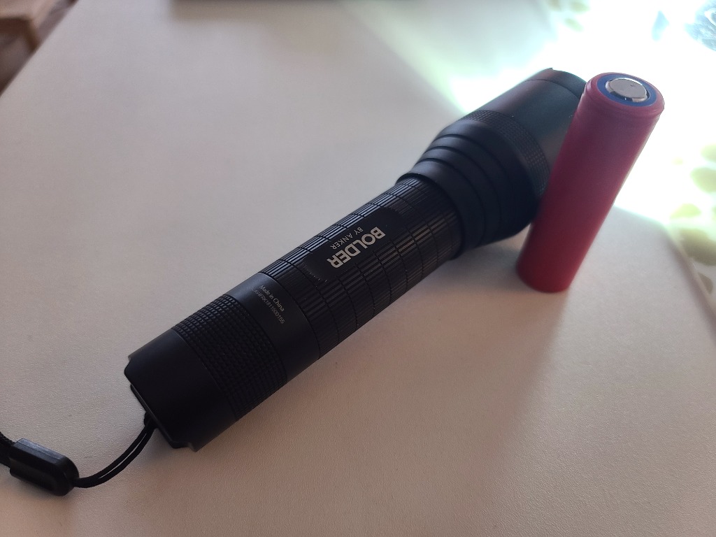 ЛІХТАРИК ANKER LC90 IP65 900 Z ВН. ЗАРЯДНИЙ ПРИСТРІЙ + 2 AKUMULATORKI 18650 