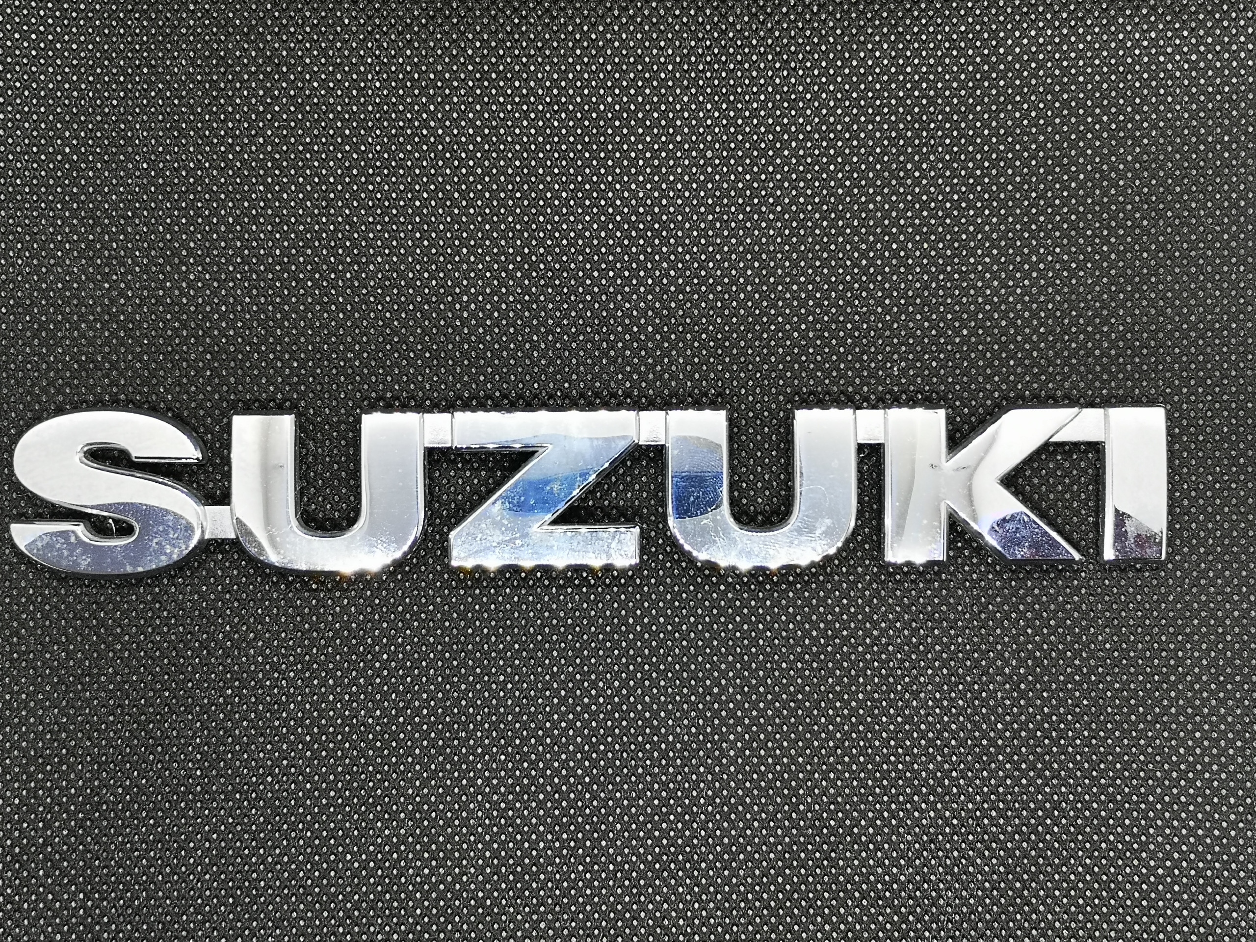 ЕМБЛЕМА НАДПИС SUZUKI SUZUKI VITARA 3 LY SWIFT 77821-79J00-0PG 