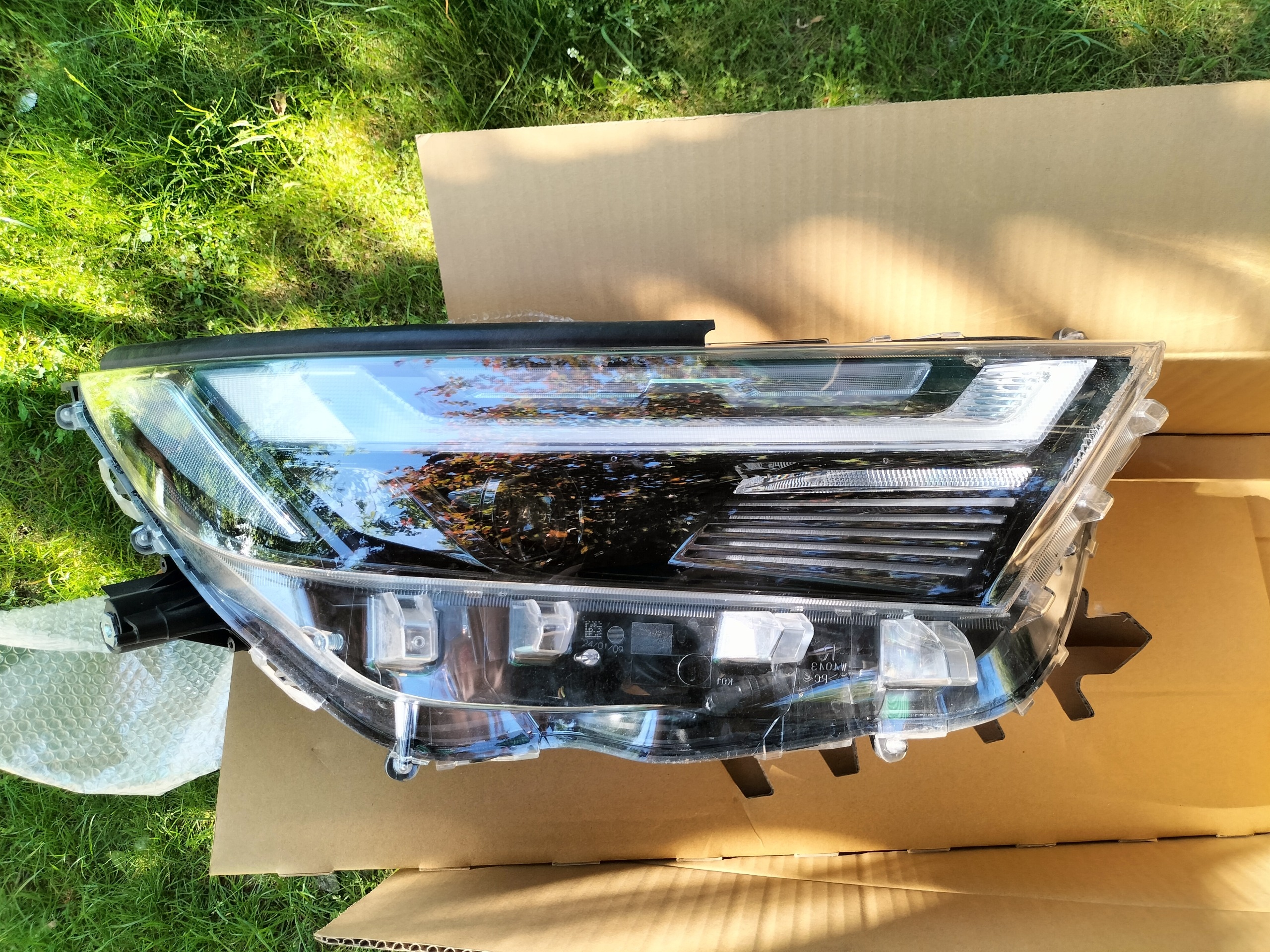 ФАРА ПЕРІД ПРАВИЙ ПОВНИЙ LED (СВІТЛОДІОД) TOYOTA RAV4 V 5 РЕСТАЙЛ 2022 - 81185-42G10 