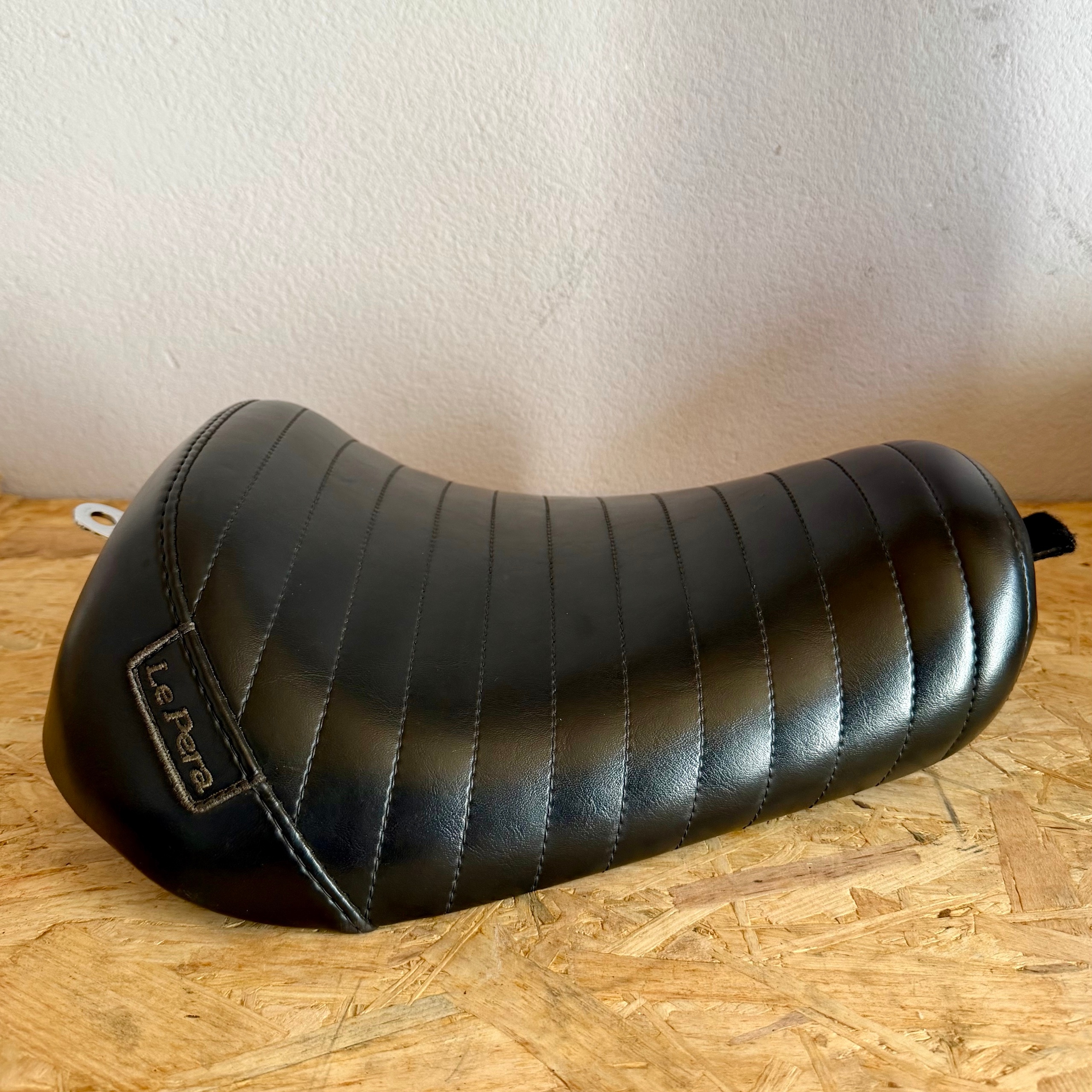LE PERA СИДІННЯ HARLEY SPORTSTER ДИВАН SOLO SEAT XL1200 XL883 