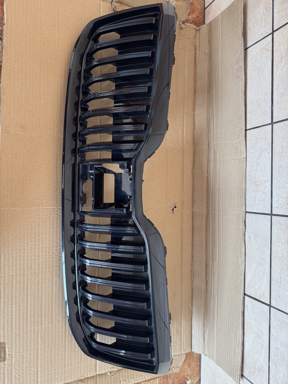 РЕШІТКА SKODA SUPERB 3 3V0853653 