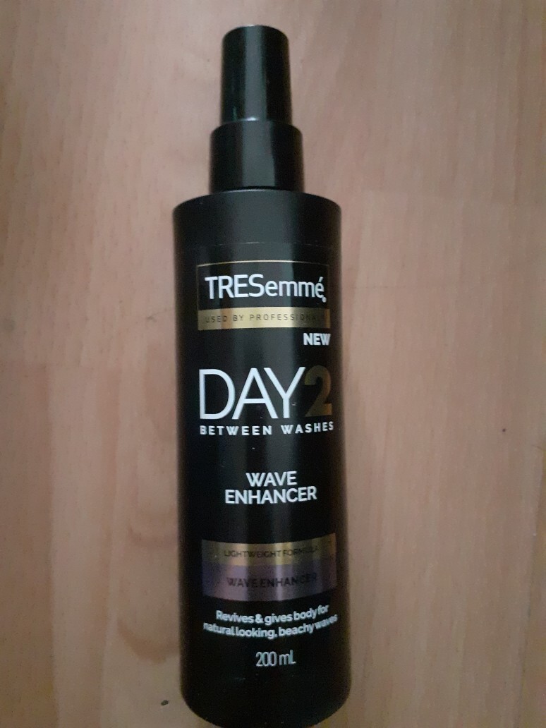 Tresemmé Day 2 Wave Enhancer 200ml spray do włosów Warszawa Kup