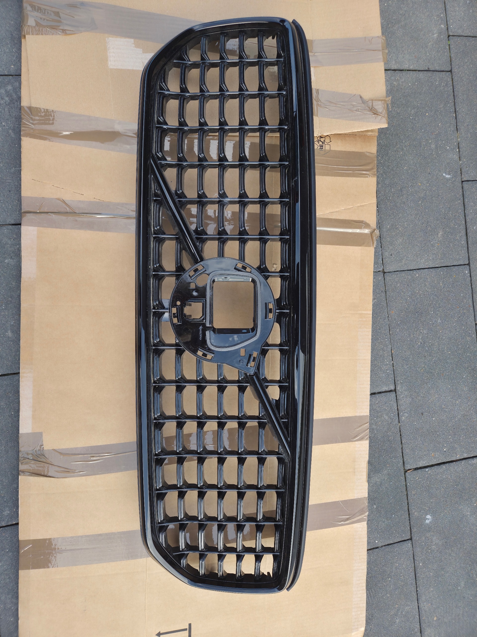 VOLVO XC40 GRILL, РЕШІТКА РАДІАТОРА РАДІАТОРА БАМПЕРА ЧОРНИЙ EDITION 32409406/32291465 