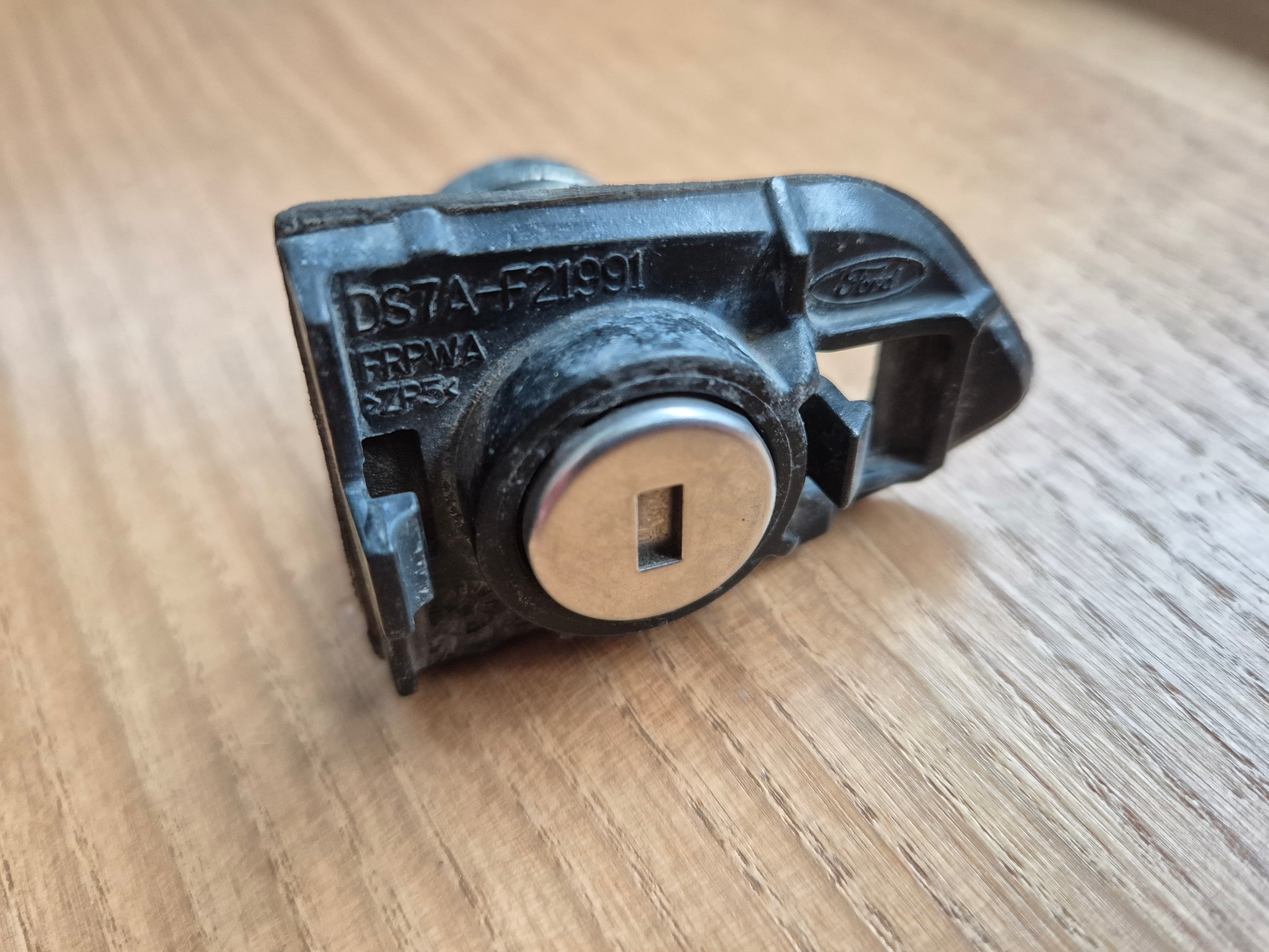 DS7A F21991 - WKLADKA, BEBENEK Z КОРПУС ЗАМКА EDGE/MUSTANG/MONDEO 