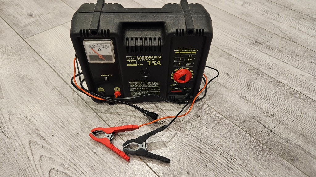 ПОЛЬСЬКИЙ ЗАРЯДНИЙ ПРИСТРІЙ KUKLA BK1215 15A 12V LADUJE OD 12AH DO 150AH ЯК НОВИЙ 