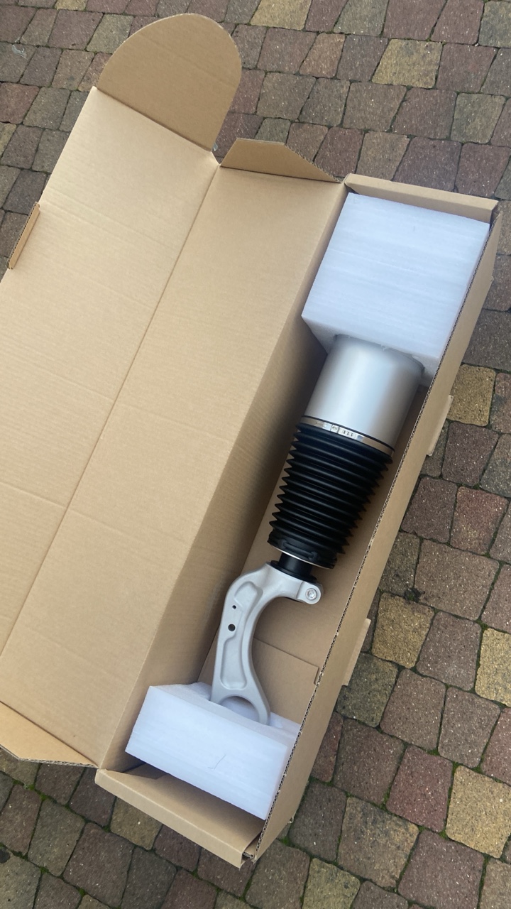 НОВИЙ АМОРТИЗАТОР TESLA S/X 1067361-00-C 1027361-00-C 