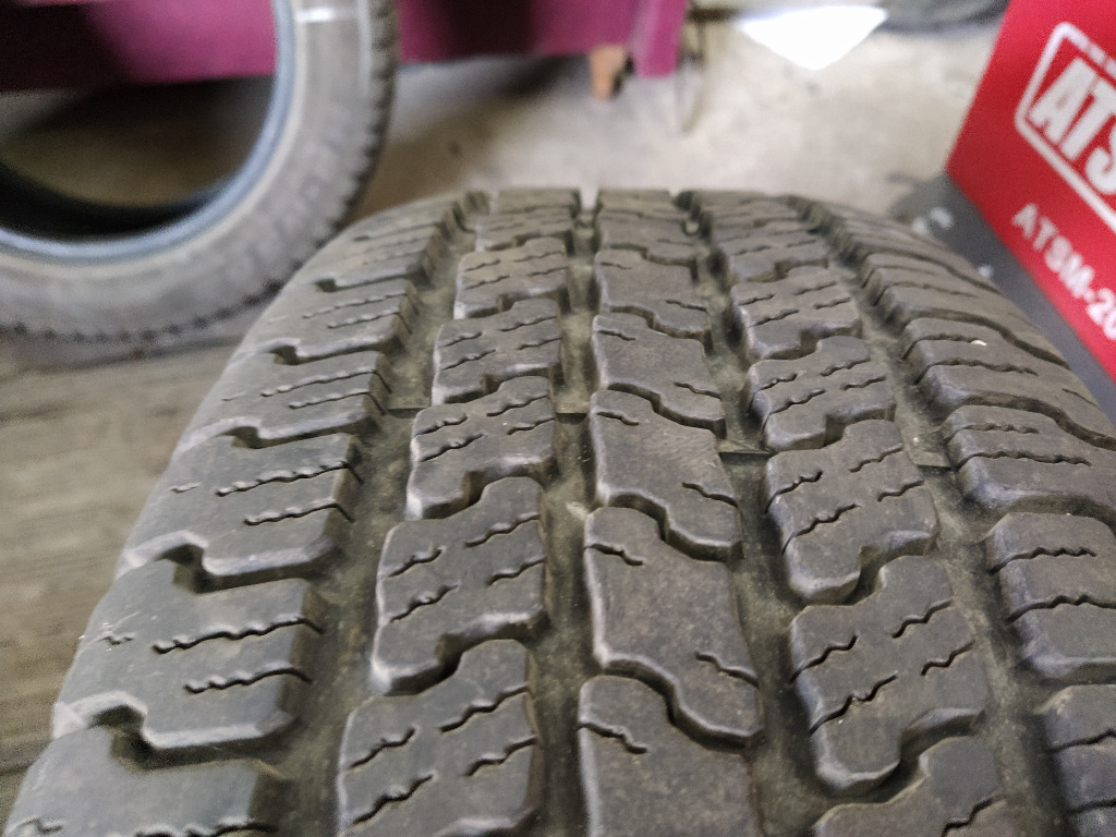 Komplet Opon Goodyear Wrangler SR-A 215/65/17 | Końskowola | Kup teraz na  Allegro Lokalnie