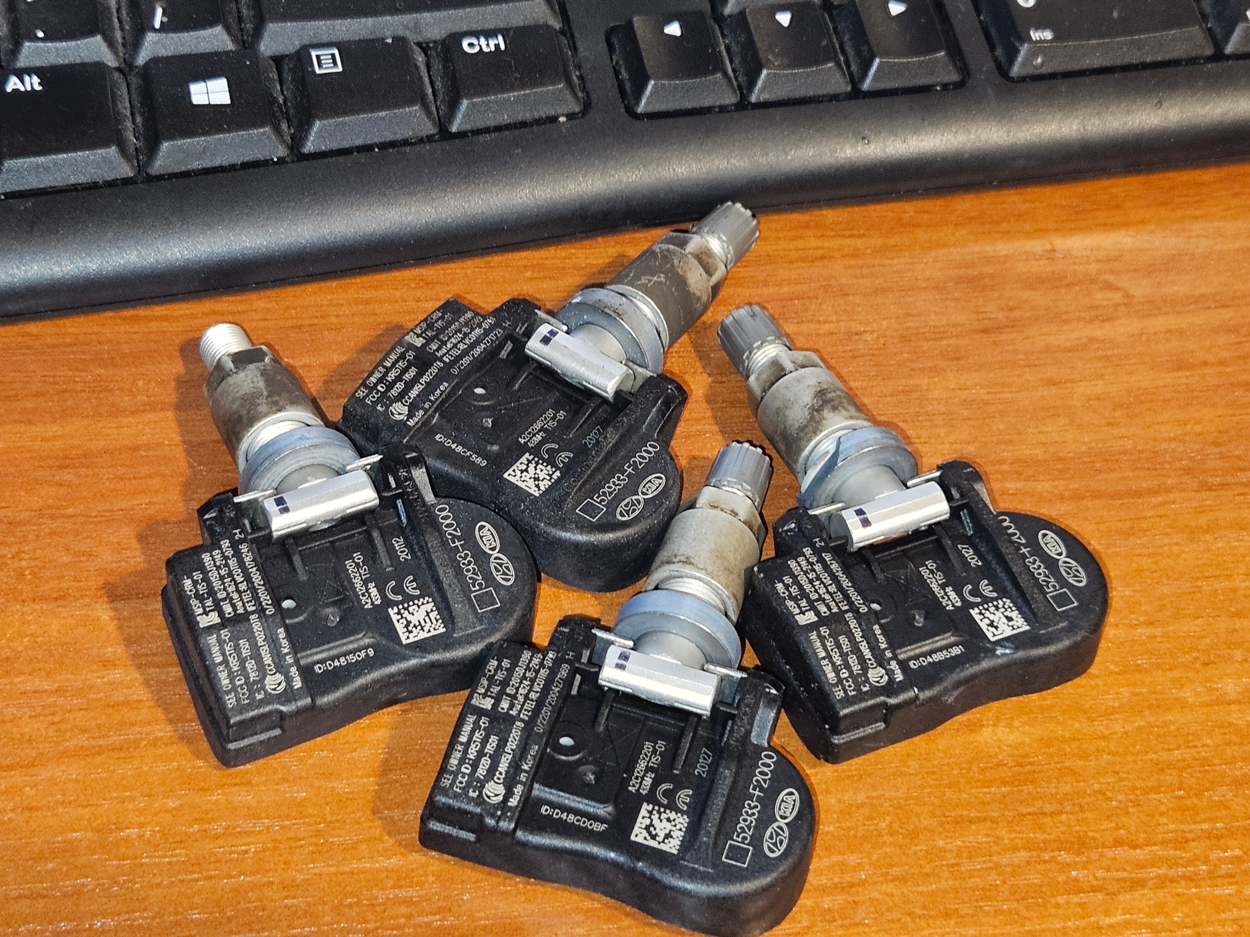 ДАТЧИКИ ТИСКУ W KOLACH TPMS KIA HYUNDAI 52933-F2000 I30 CEED 