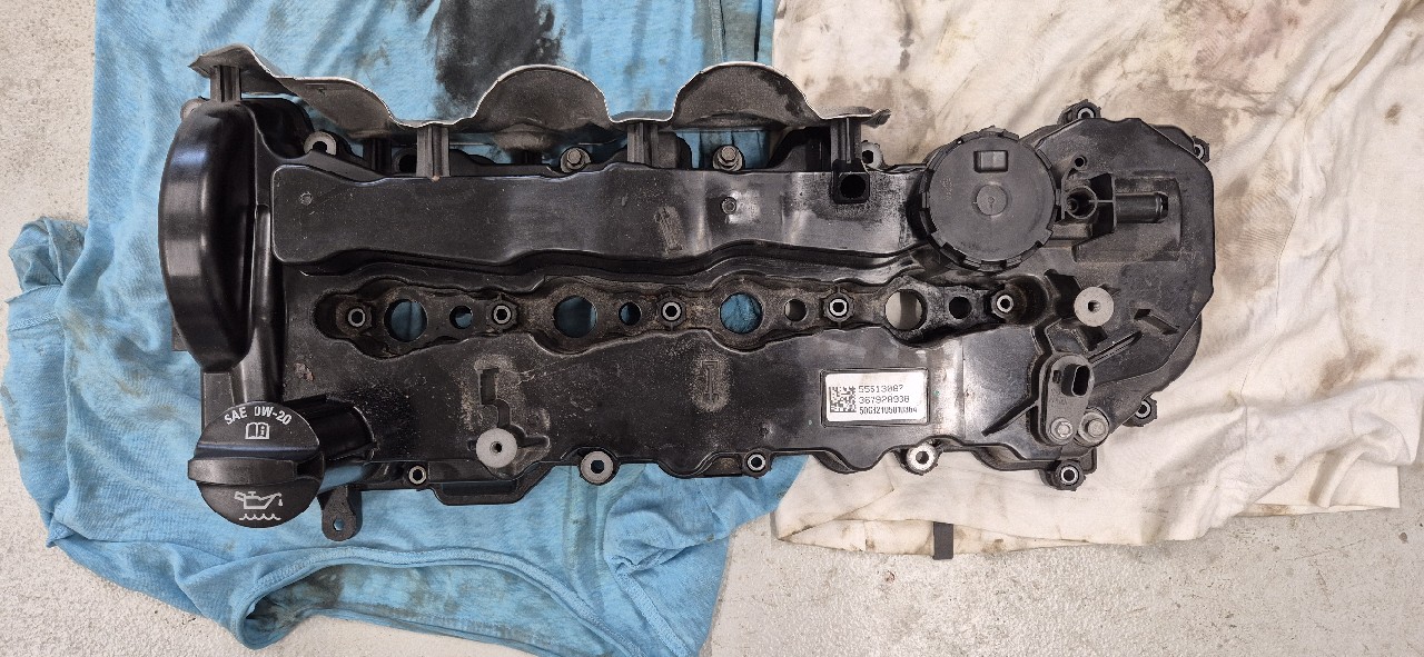 КРИШКА КЛАПАНІВ OPEL 55513087 367928988 