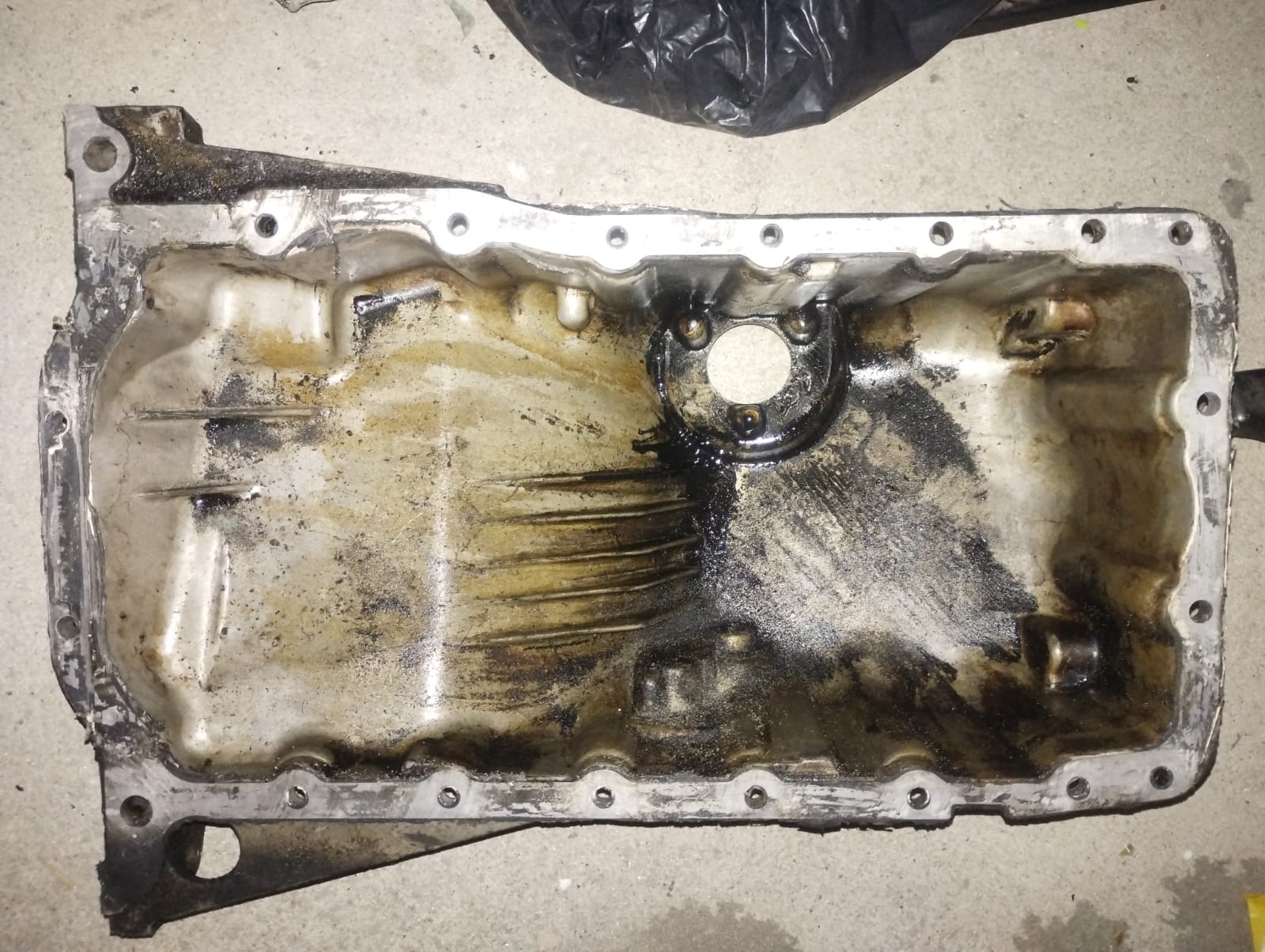 ПІДДОН МАСТИЛЬНА AUDI A4 B5 1.6 06B103603N 06B133354D 06B133200 8E0412383C 