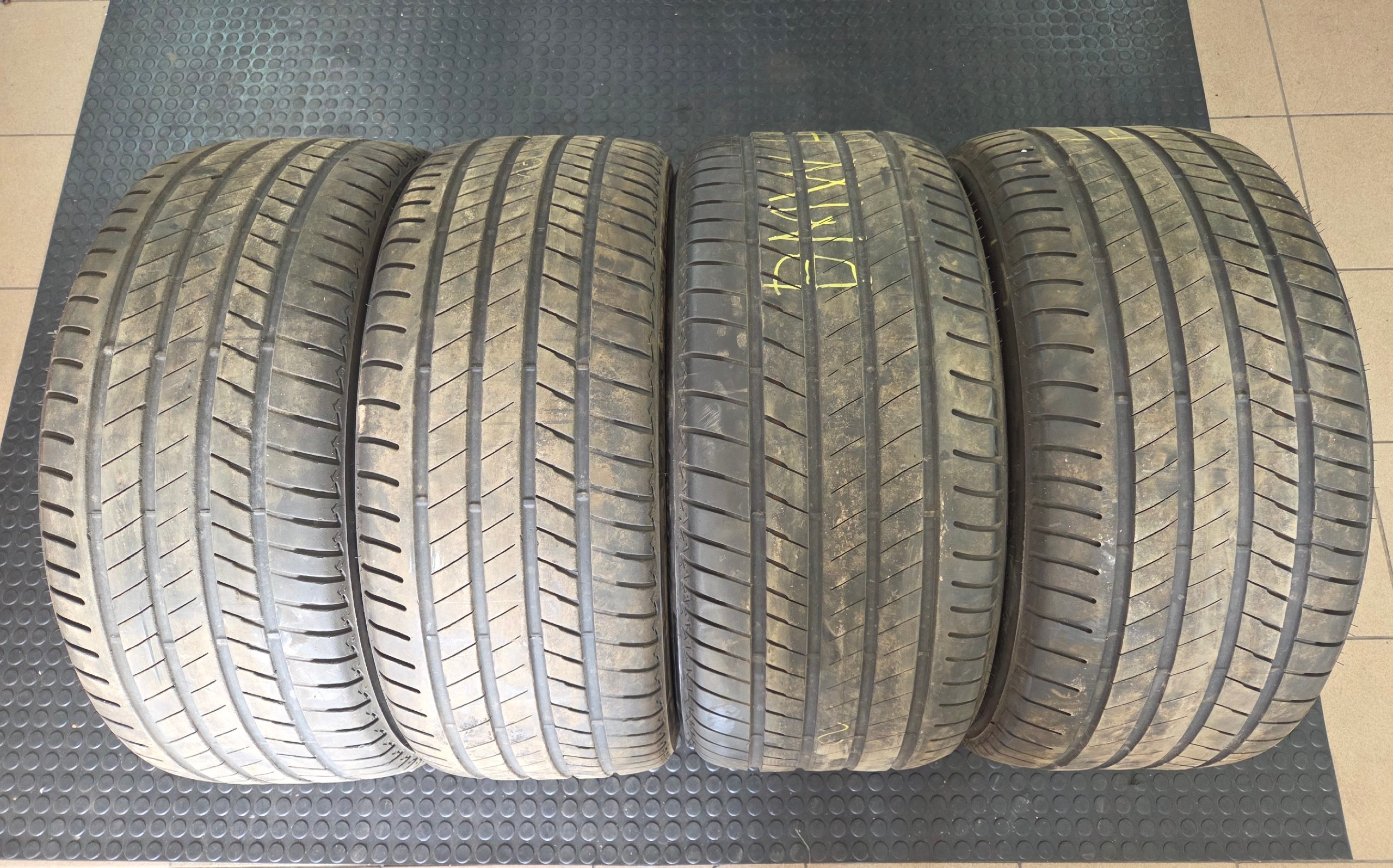 КОМПЛЕКТ ШИН BRIDGESTONE ALENZA 001 305/40/20 І 275/45/20 