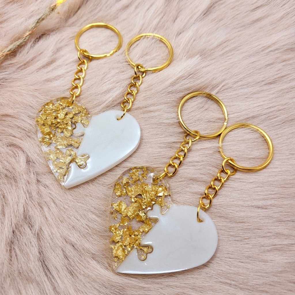 Zdjęcie oferty: Brelok w kształcie serca – biała perła i drobinki