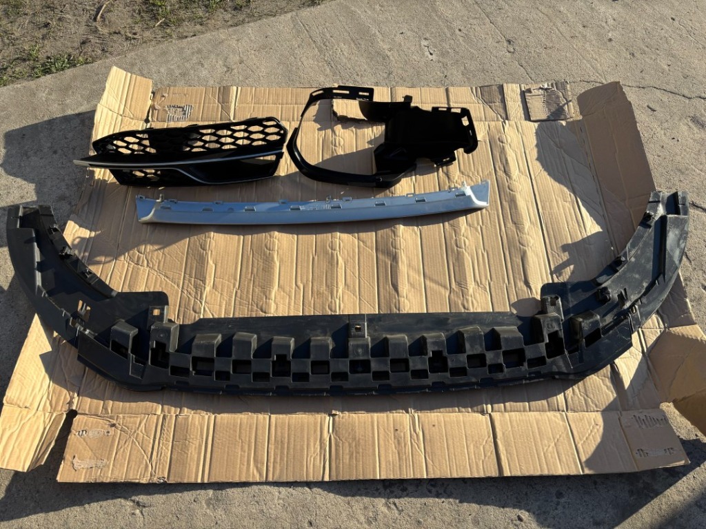 СПОЙЛЕР НАКЛАДКА БАМПЕРА ПЕРІД AUDI A3 SLINE S3 8V5807110 