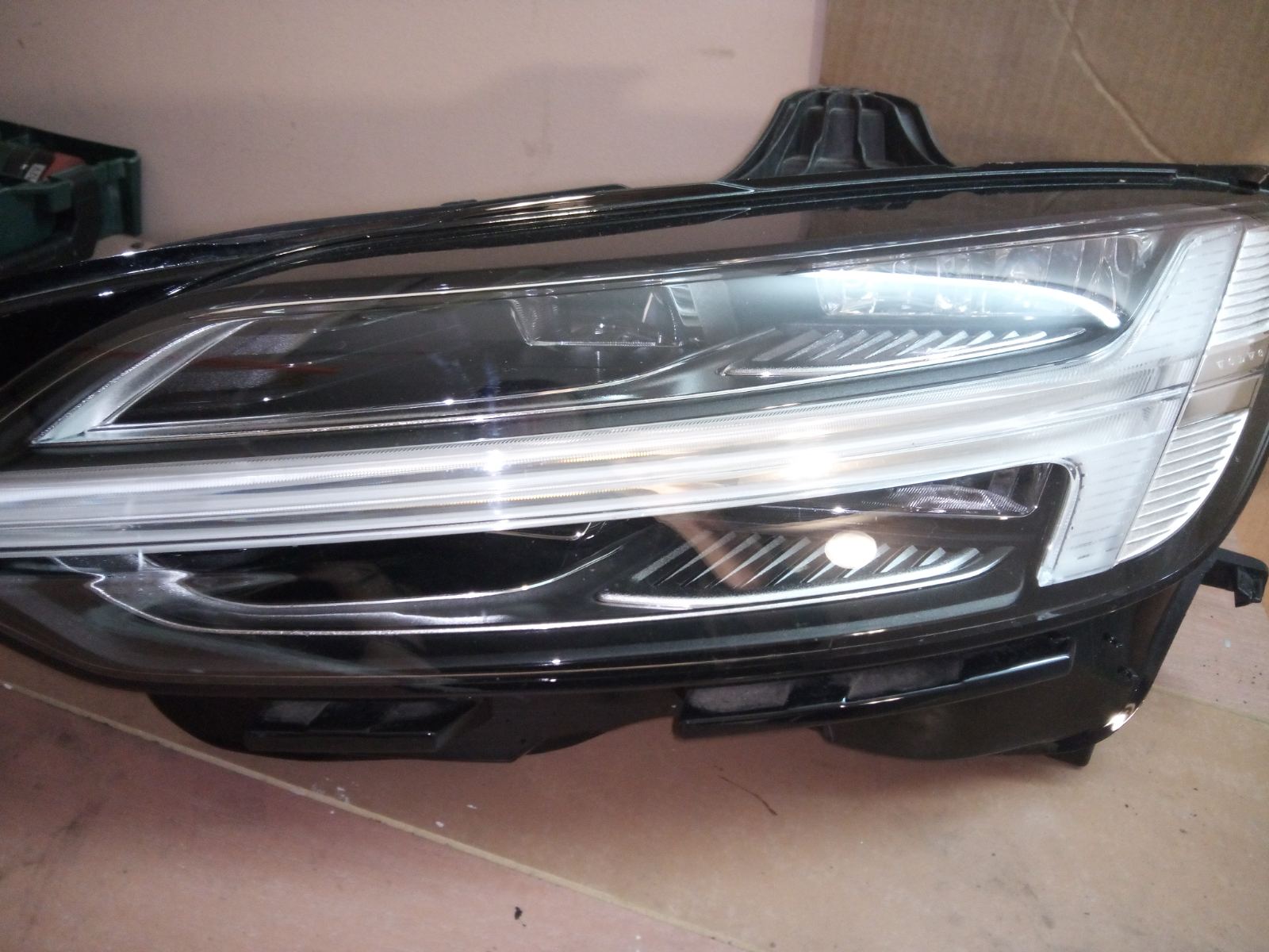 ФАРА ЛІВА ПОВНИЙ LED (СВІТЛОДІОД) MID VOLVO V60 II S60 3 CC 2018- 32404681 