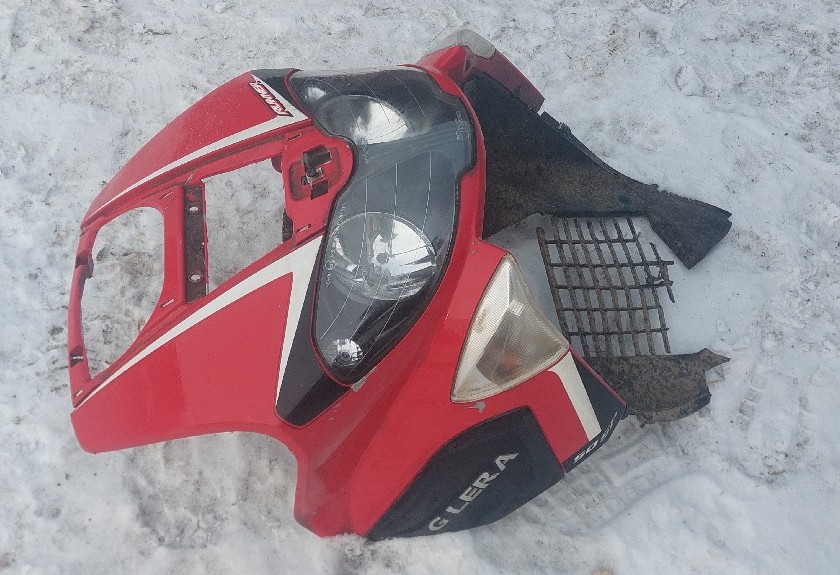GILERA RUNNER 50SP ЧАША ЧЕРЕП , ПЕРІД ФАРА 