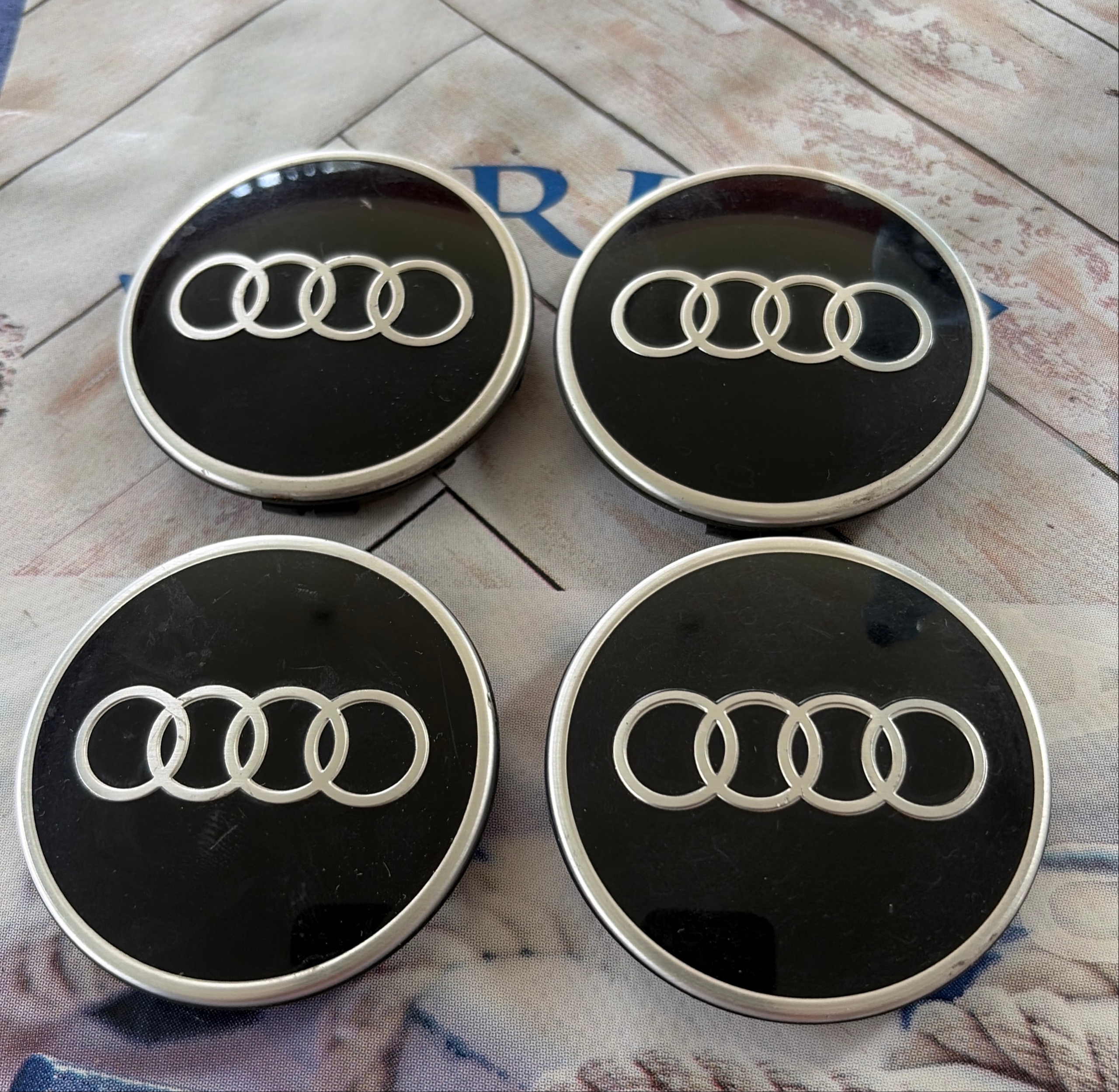 AUDI КОЛПАЧКИ Б/У 60 MM 4 ШТ 