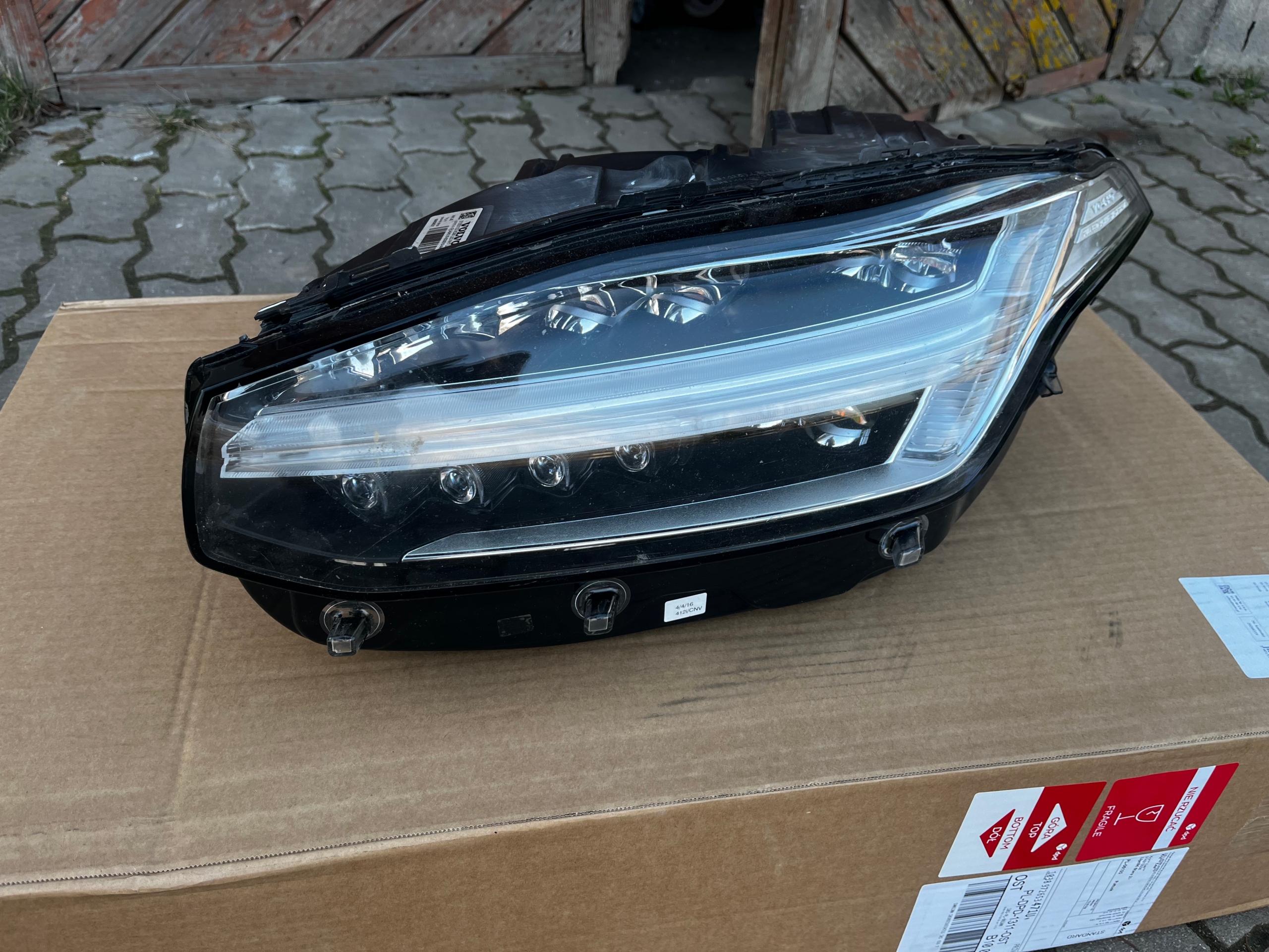 ФАРА ЛІВА XC90 ПОВНИЙ LED (СВІТЛОДІОД) ПОШКОДЖЕНИЙ 31353153 