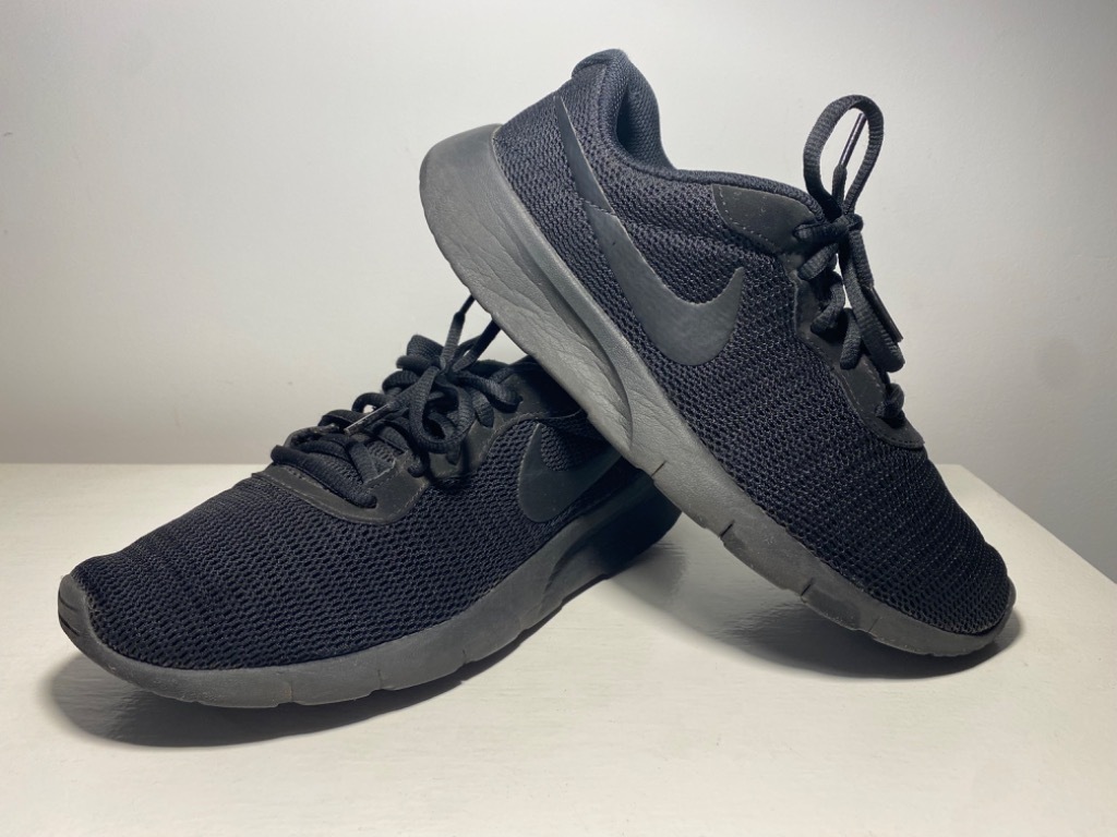 Do nike hot sale roshes run small