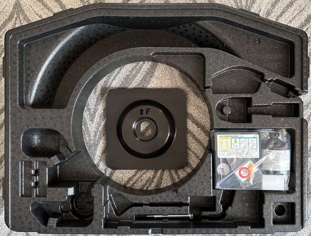 ЗАПОВНЕННЯ ВКЛАДКА ПІНОПЛАСТ DO БАГАЖНИКА MAZDA CX-30 DFR7-V0-586 