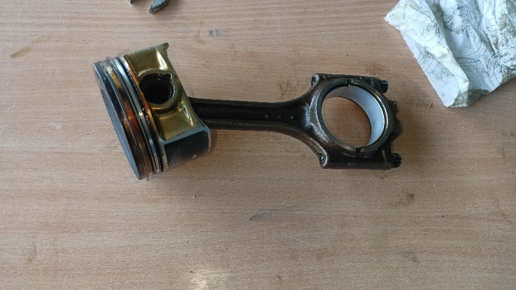 ПОРШЕНЬ ШАТУН VOLVO 2.5T 300KM 83L53 P051 