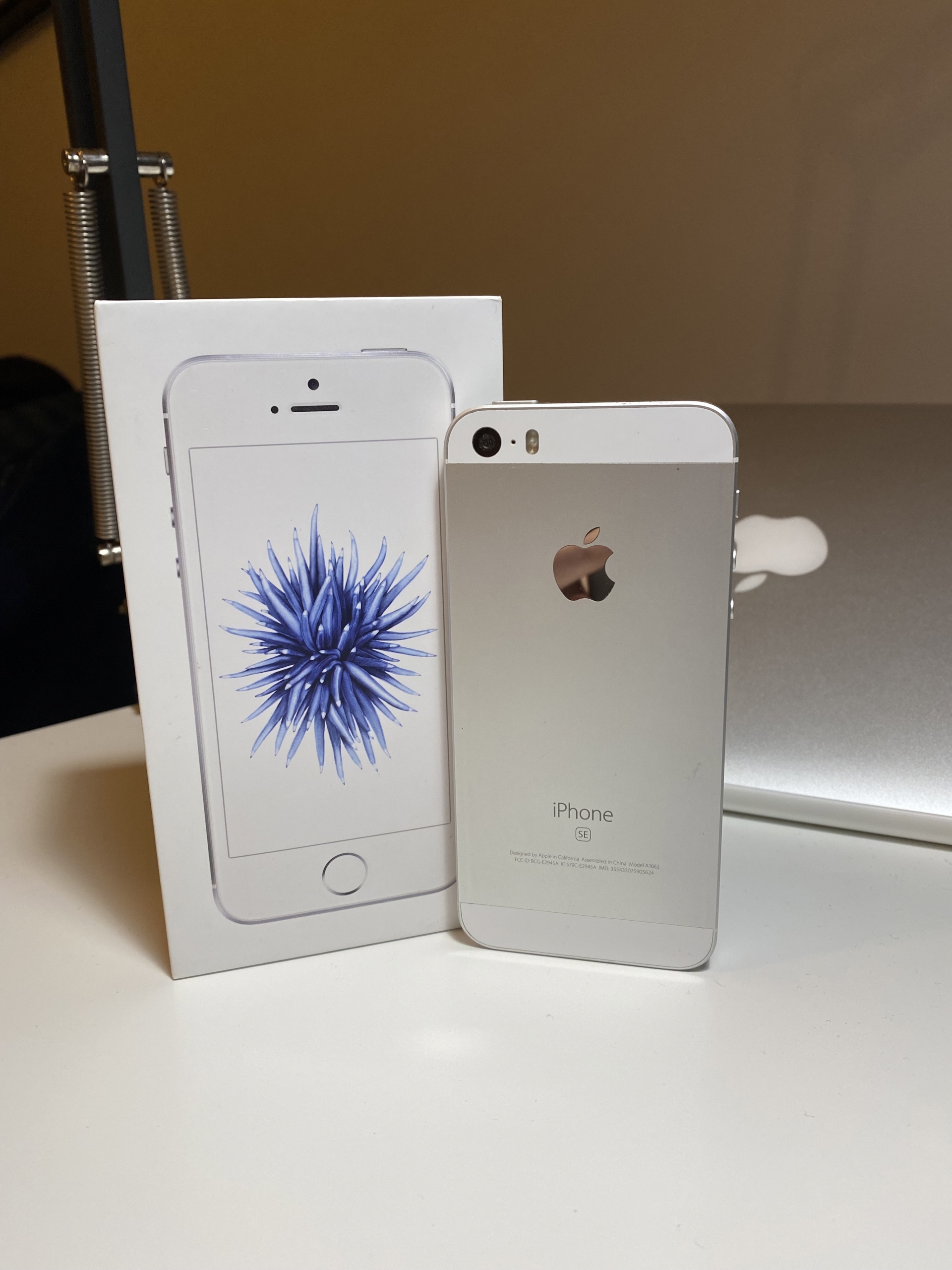 Apple Iphone Se 64 Gb Silver Walbrzych Licytacja Na Allegro Lokalnie