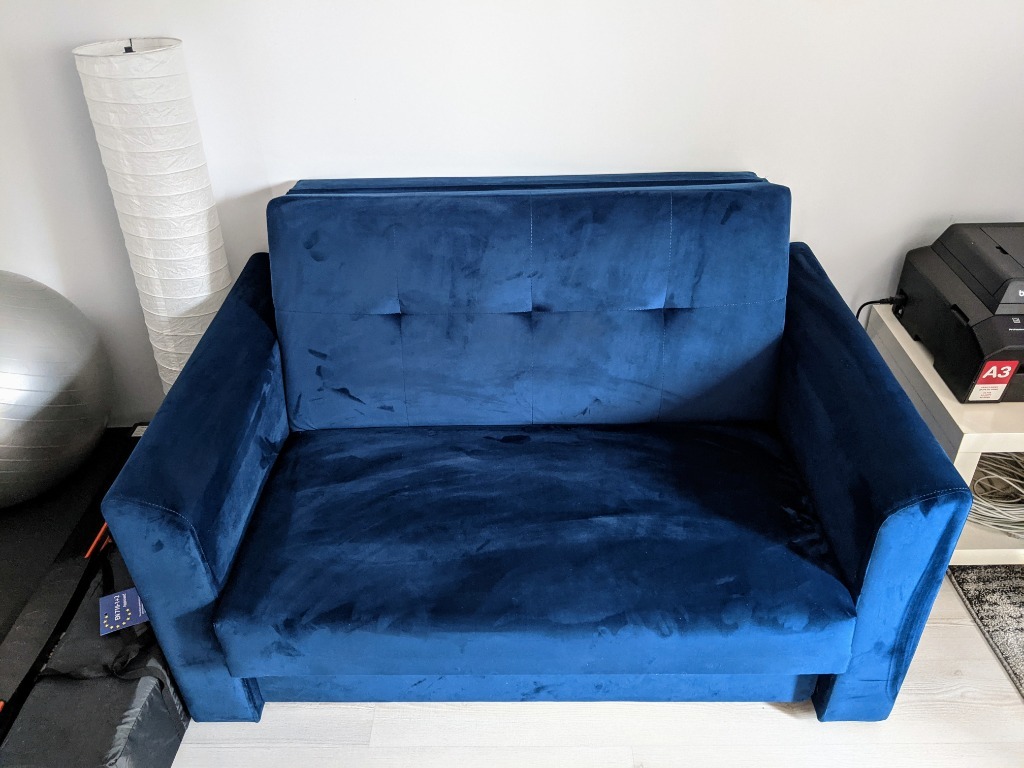 Granatowa sofa dwuosobowa z funkcją spania | Pasłęk | Kup teraz na ...