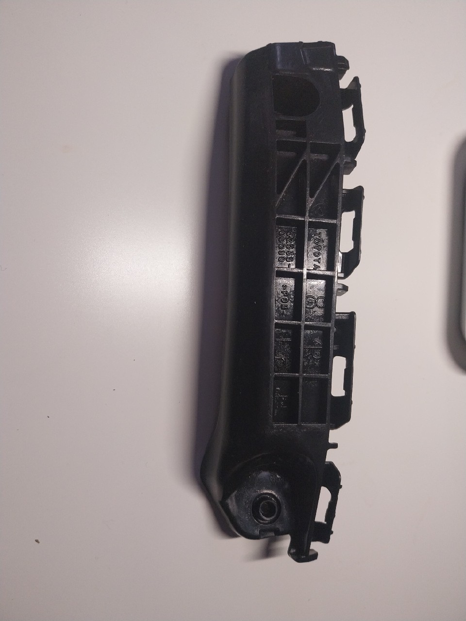 КРІПЛЕННЯ БАМПЕРА TOYOTA YARIS ОРИГІНАЛЬНИЙ 52535-0D090 ПРАВИЙ ПЕРІД 