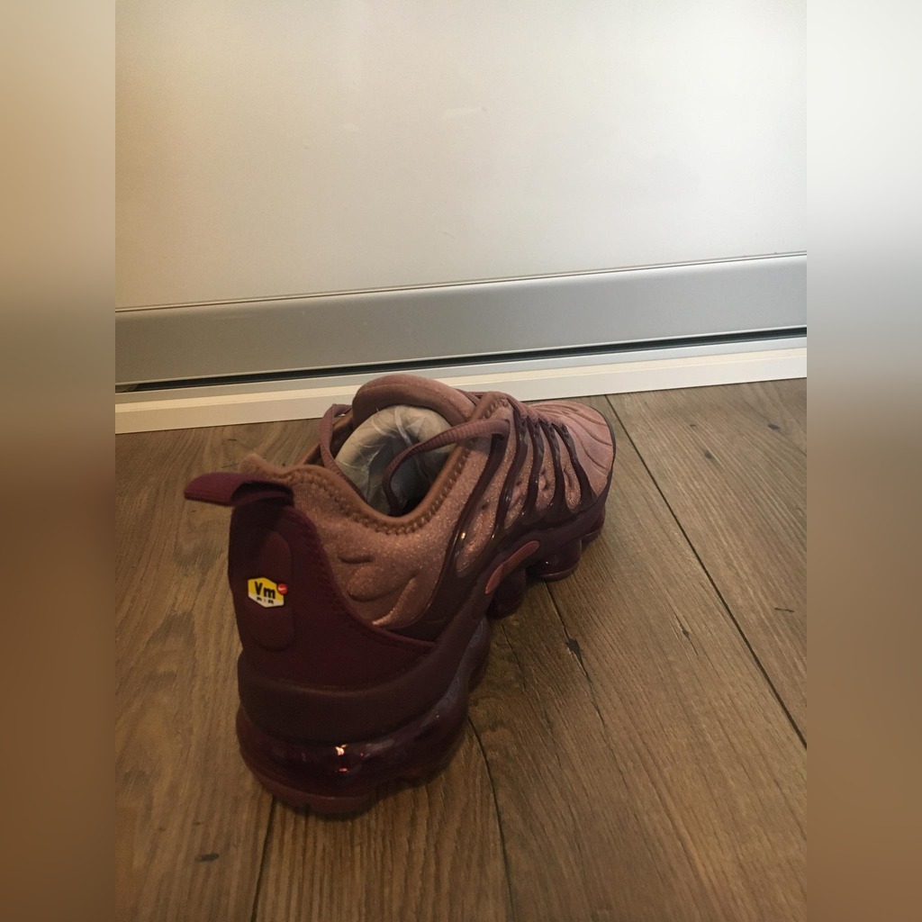 Vapormax plus deals 38.5