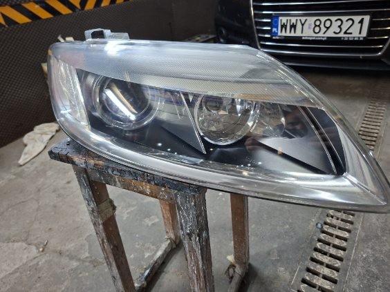 AUDI Q74L КСЕНОН АДАПТИВНИЙ ПРАВА ЛІВА 